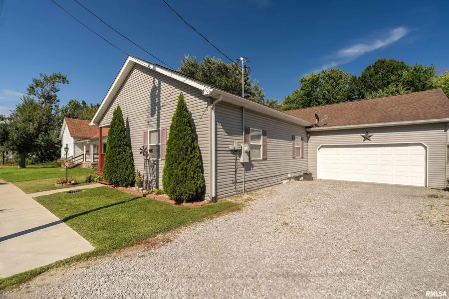1109 Benton Avenue, Johnston City, IL 62951 - #3