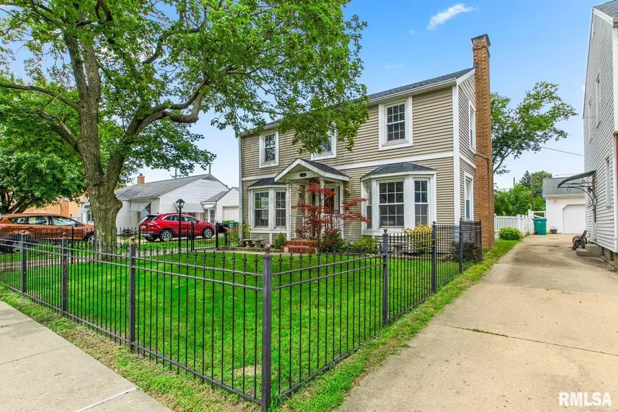 2613 W Barker Avenue, West Peoria, IL 61604 - #2