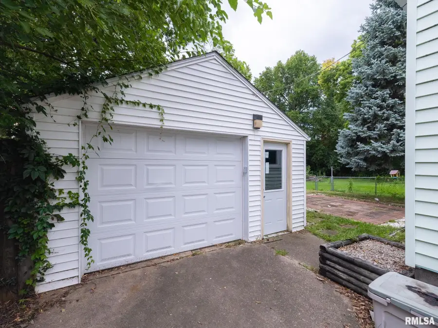 2502 Court Street, Pekin, IL 61554 - #2