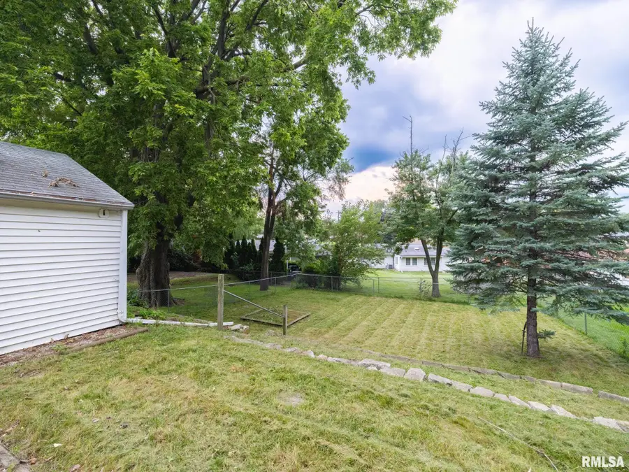 2502 Court Street, Pekin, IL 61554 - #3