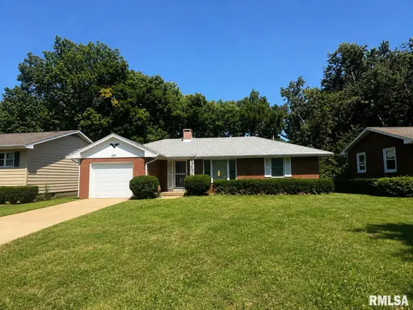 2711 W Castle Court, Peoria, IL 61614