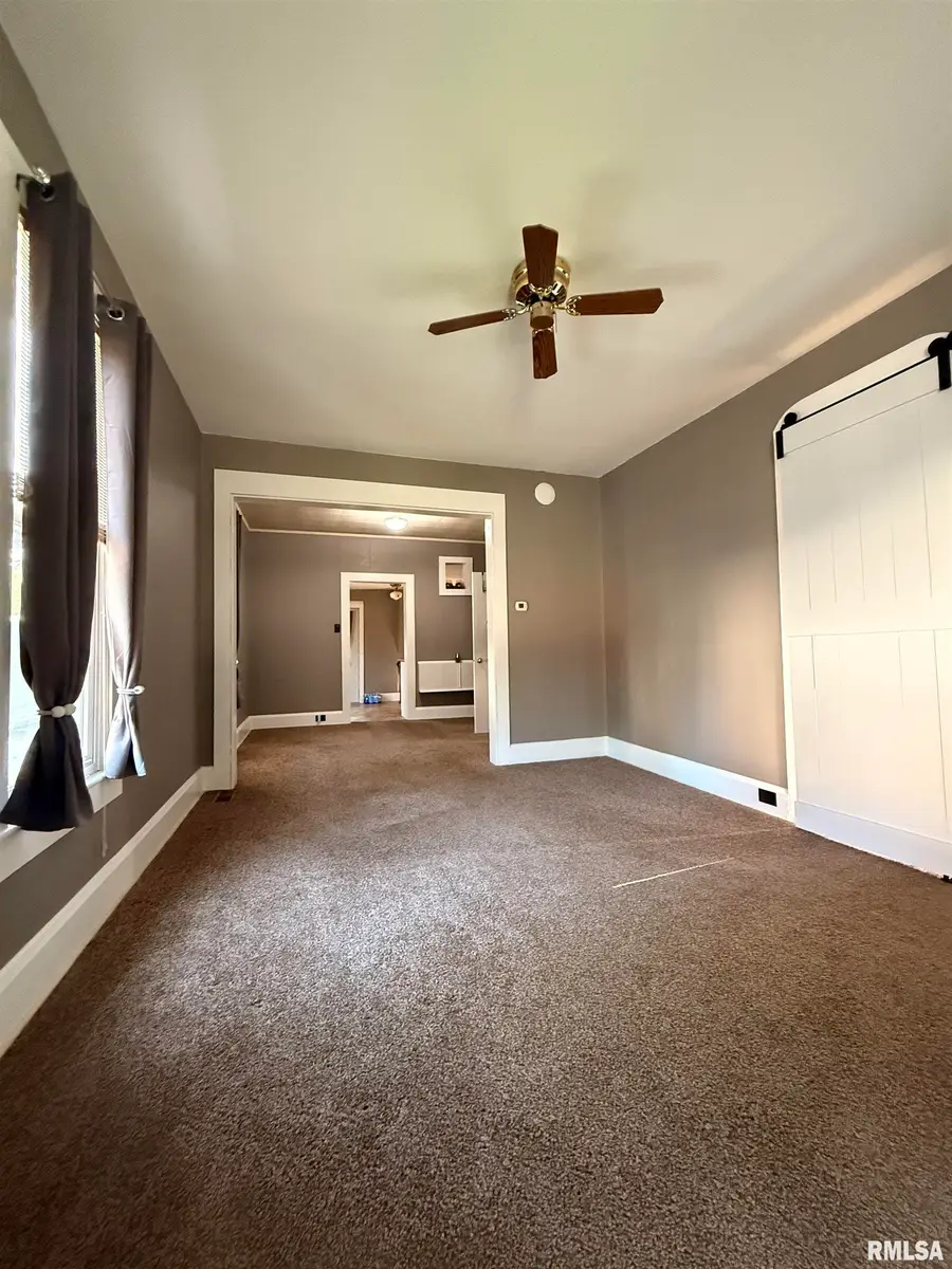521 W Chase Street, Macomb, IL 61455 - #3