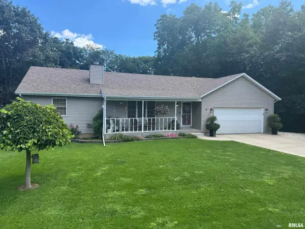 10 Cornwall Avenue, Mackinaw, IL 61755