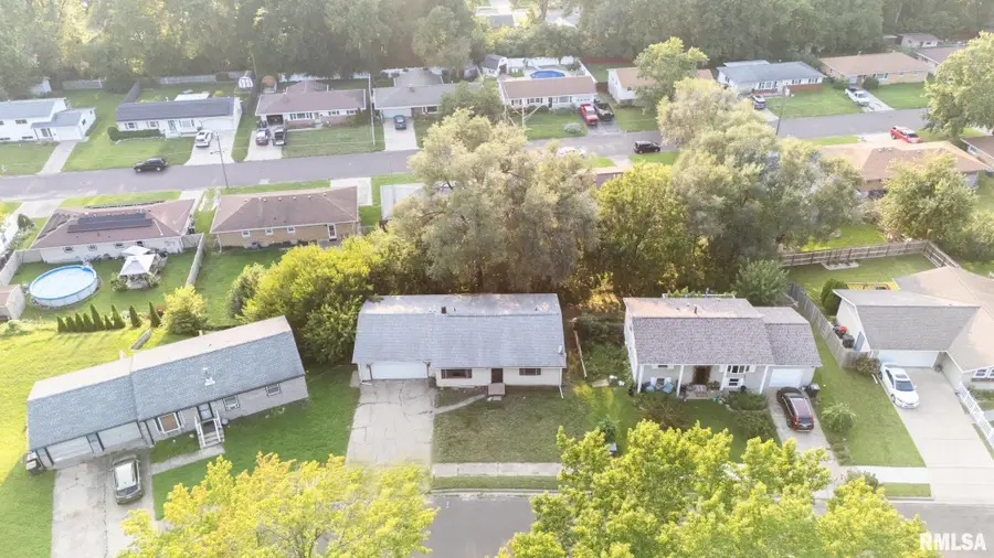 205 Parkway Lane, Pekin, IL 61554 - #2