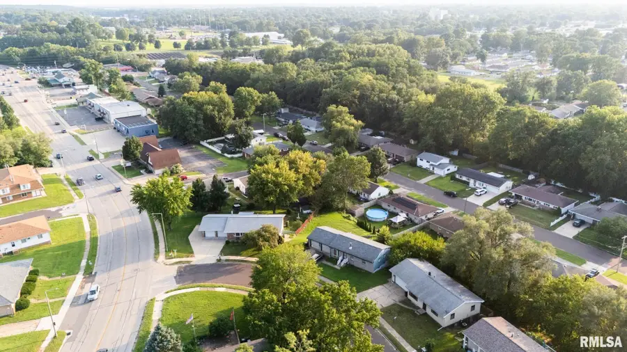 205 Parkway Lane, Pekin, IL 61554 - #3