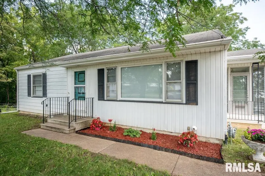 1020 N Heading Court, West Peoria, IL 61604 - #2