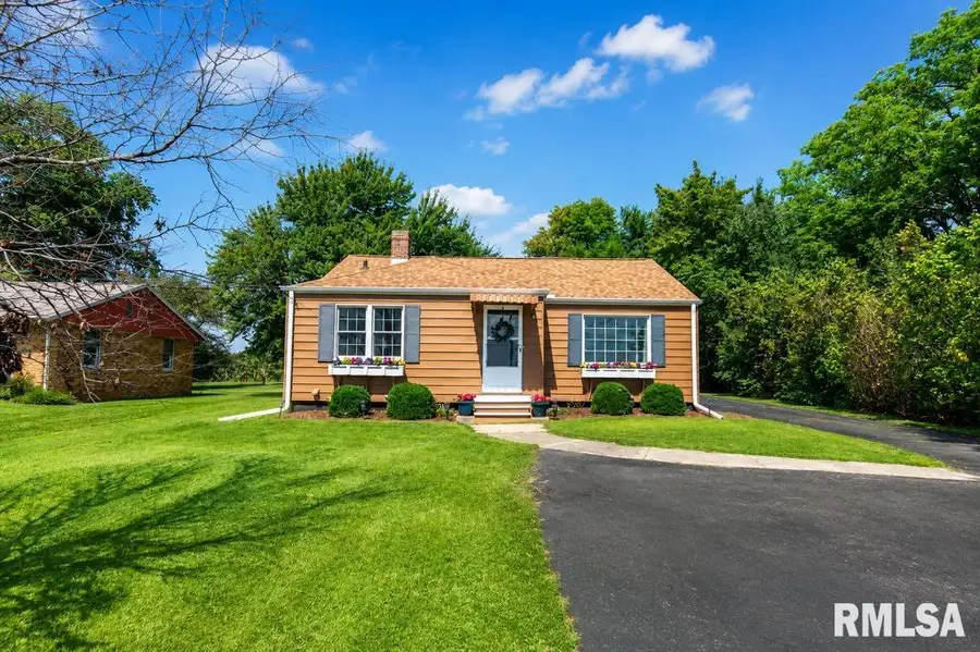 2381 N State Route 8 Route, Elmwood, IL 61529 - #2