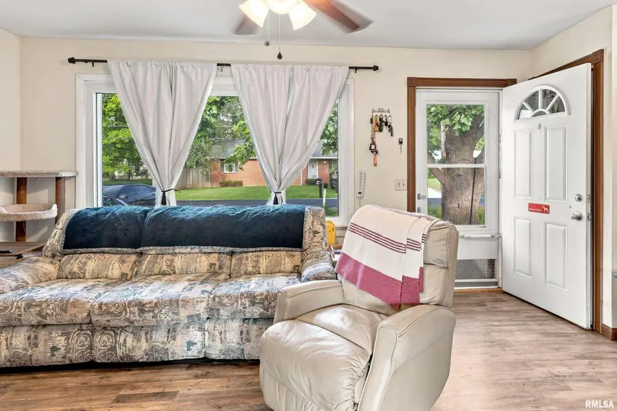 1214 N Wall Street, Carbondale, IL 62901 - #3