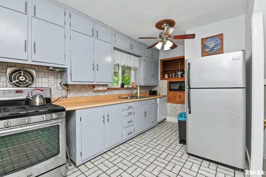 1522 E Paris Avenue, Peoria, IL 61603 - #3