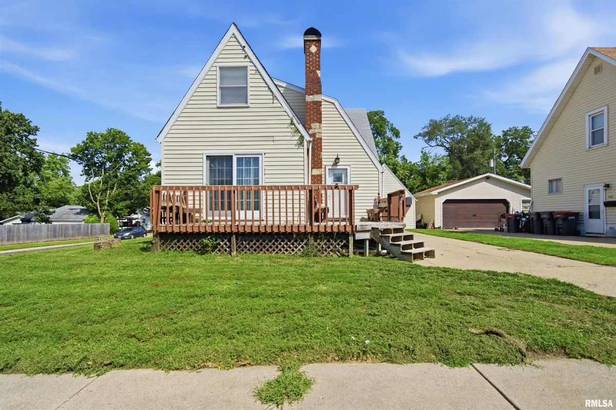 331 Herman Street, Pekin, IL 61554 - #1