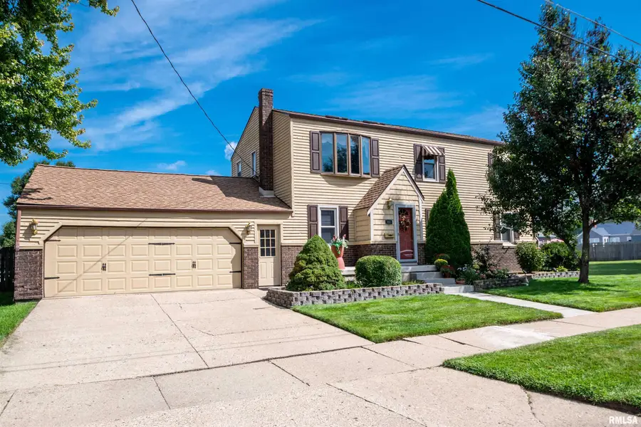 1005 Coolidge Avenue, Pekin, IL 61554 - #2