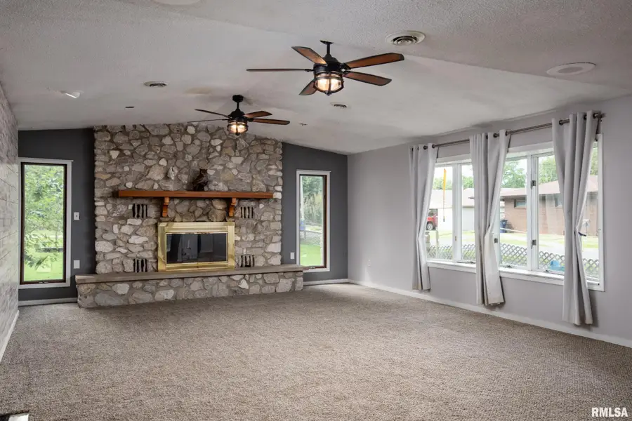 708 E Candy Cane Lane, West Frankfort, IL 62896 - #3