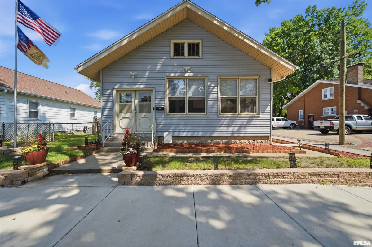 606 S 10th Street, Pekin, IL 61554 - #1