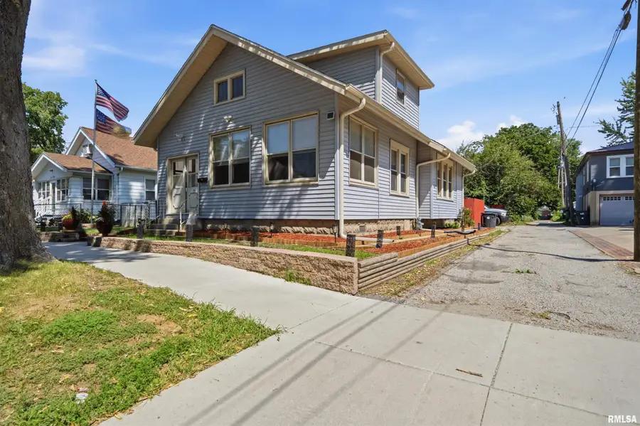 606 S 10th Street, Pekin, IL 61554 - #2
