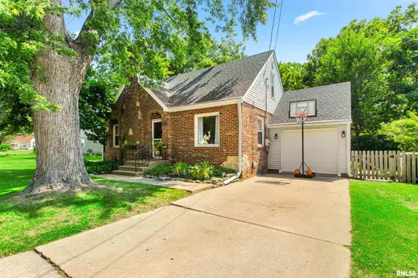 105 Arbor Court, East Peoria, IL 61611-1901