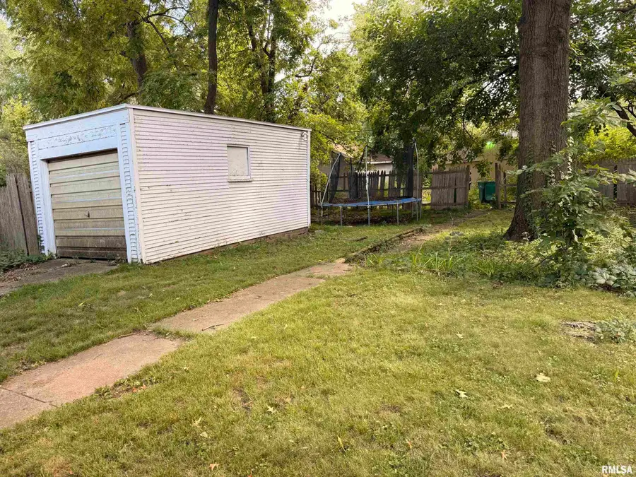 1006 W Thrush Avenue, Peoria, IL 61604 - #3