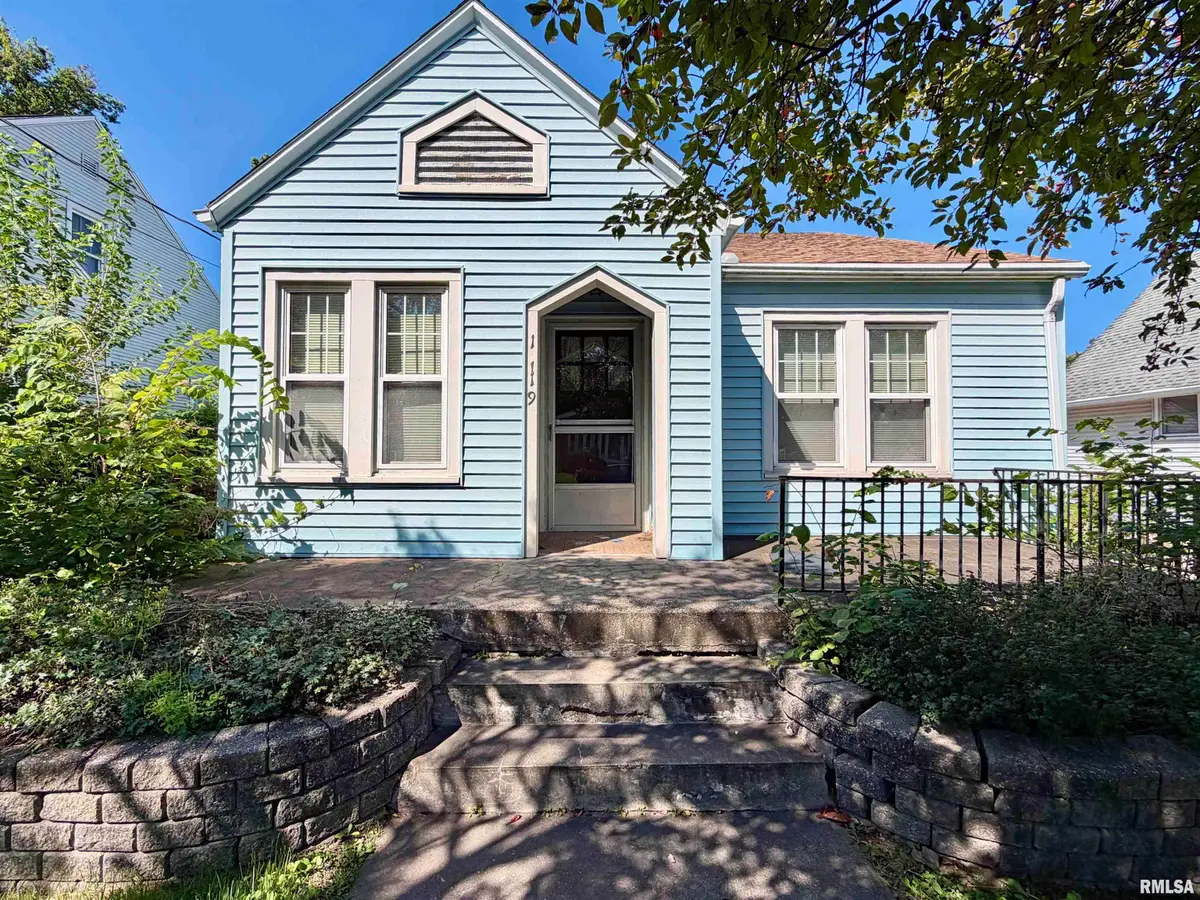 1119 S 6th Street, Pekin, IL 61554 - #1