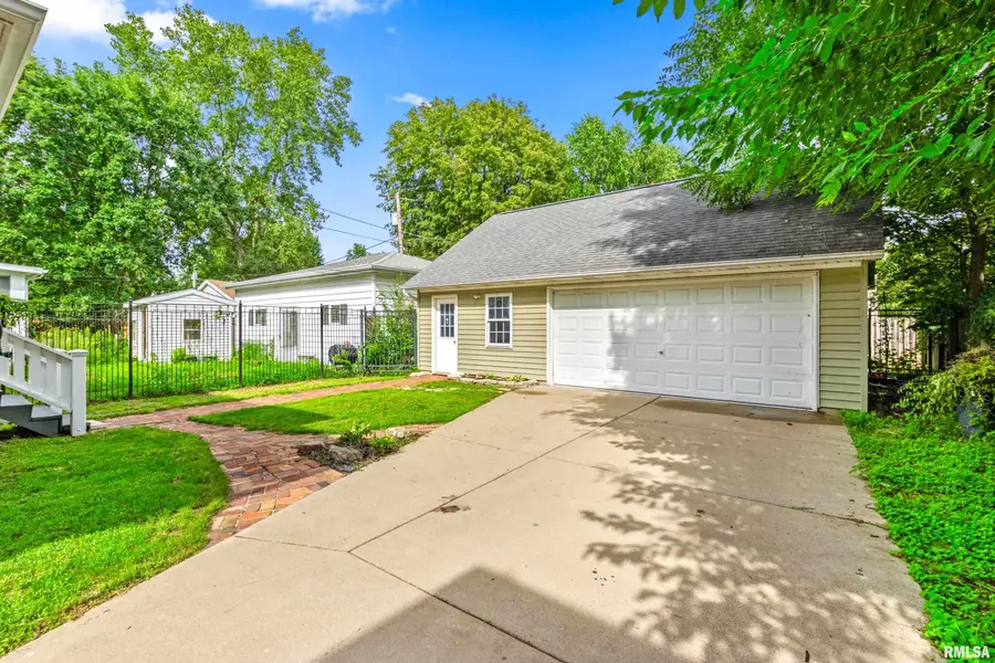 1018 N Parkside Drive, Peoria, IL 61603 - #2