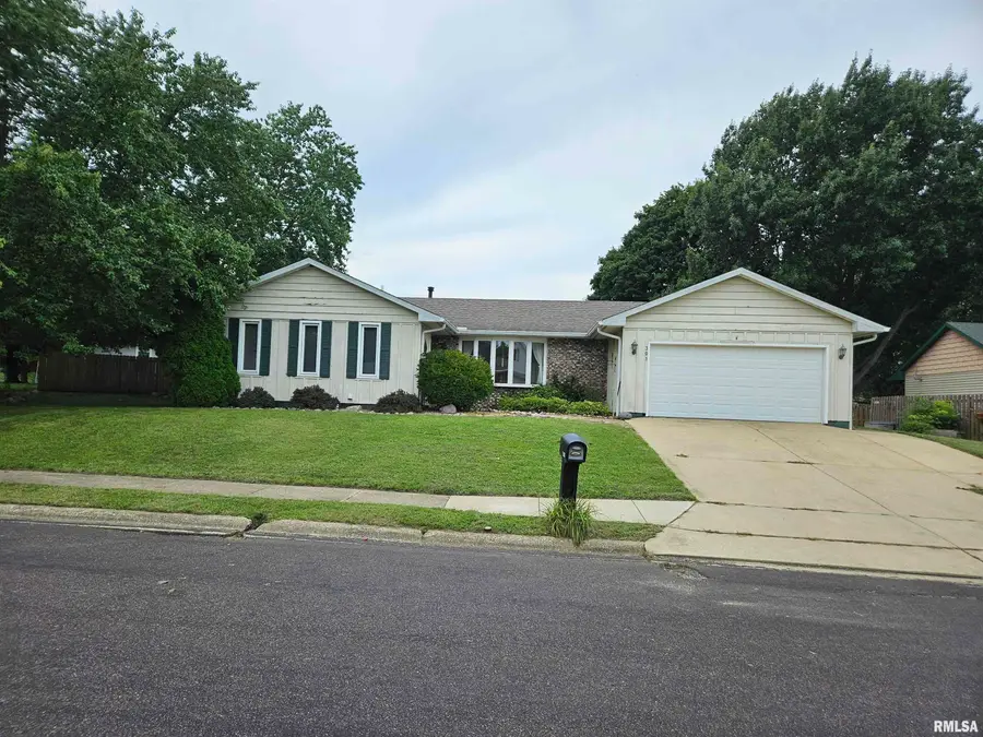 301 Maple Park Drive, Pekin, IL 61554 - #2