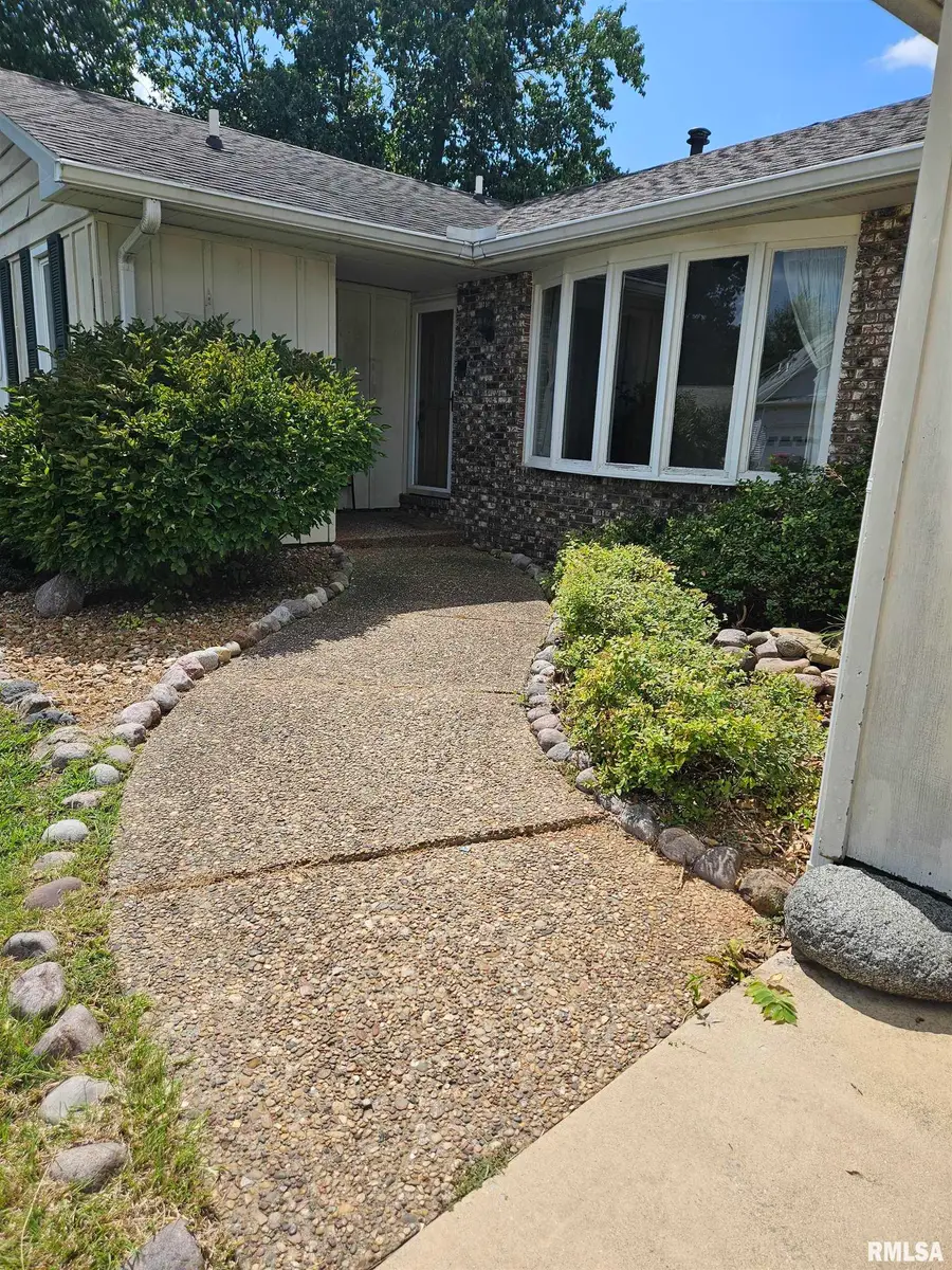 301 Maple Park Drive, Pekin, IL 61554 - #3