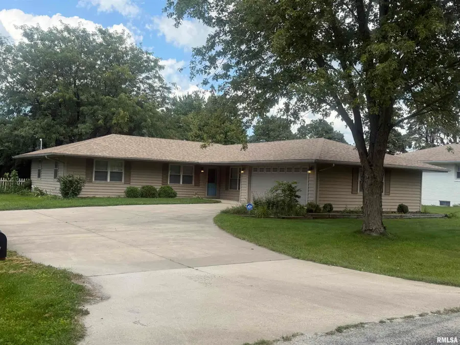 417 W Monroe Street, Metamora, IL 61548 - #2