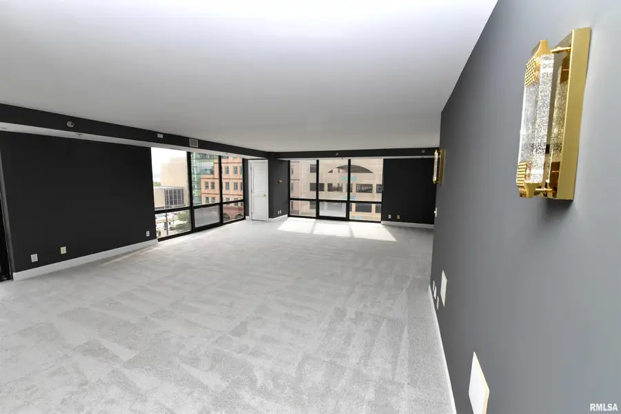123 SW Jefferson Avenue #E5, Peoria, IL 61602 - #3