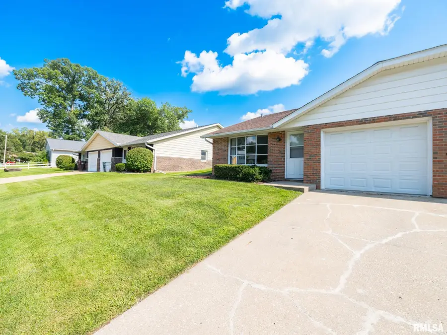 2752-56 W Millbrook Court, Peoria, IL 61615 - #3