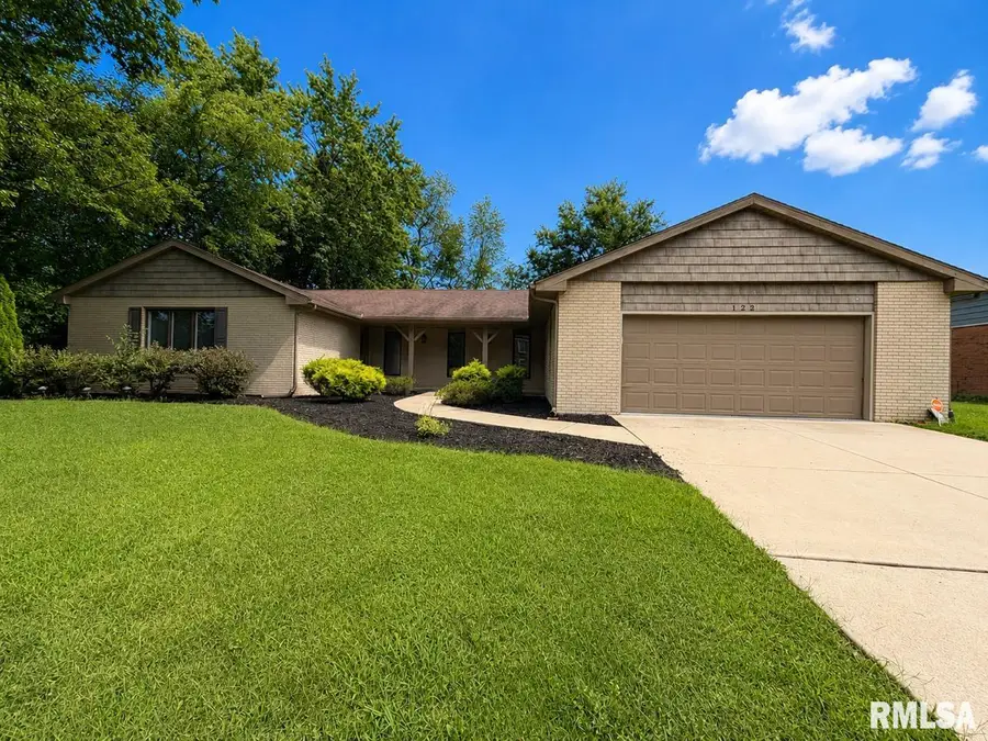 122 W Morningside Drive, Peoria, IL 61614 - #3
