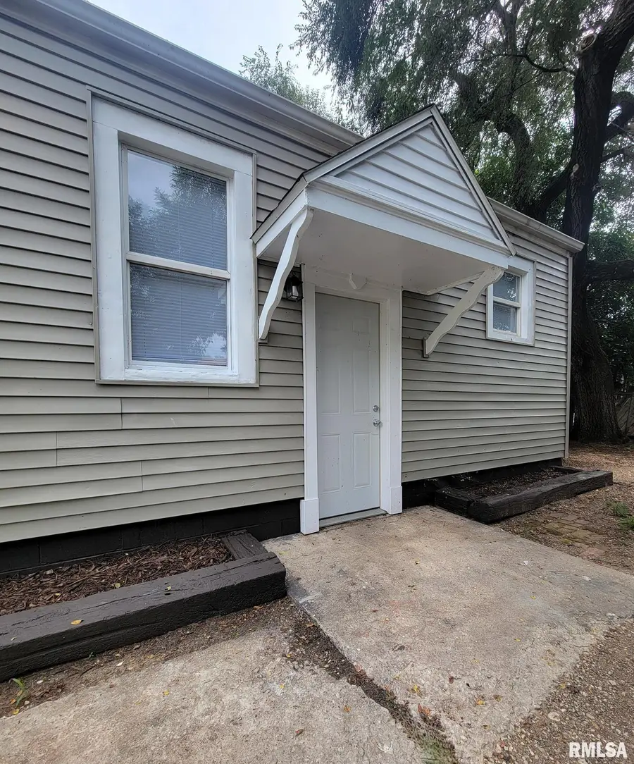 515 N 2nd Street, Pekin, IL 61554 - #2
