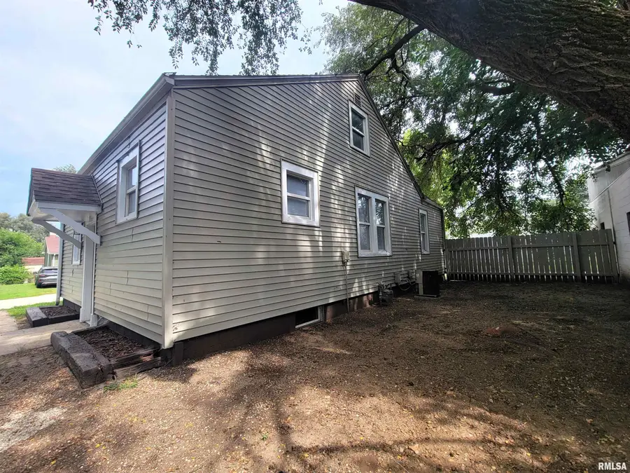 515 N 2nd Street, Pekin, IL 61554 - #3
