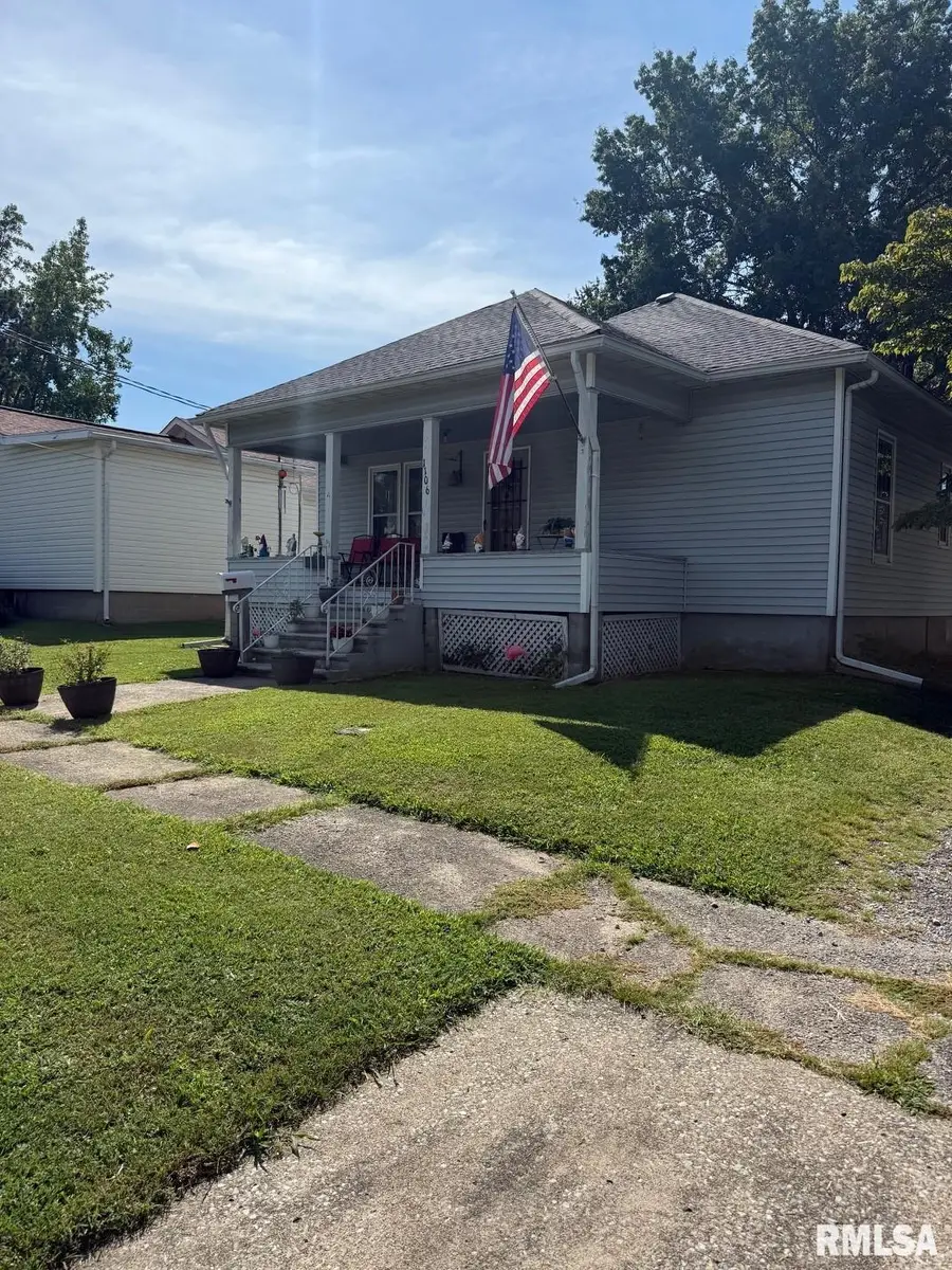 1106 E St Louis Street, West Frankfort, IL 62896 - #2