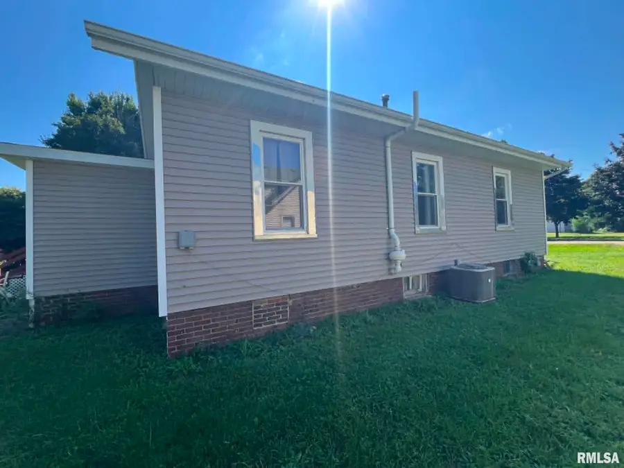 324 E Summit Street, Macomb, IL 61455 - #2
