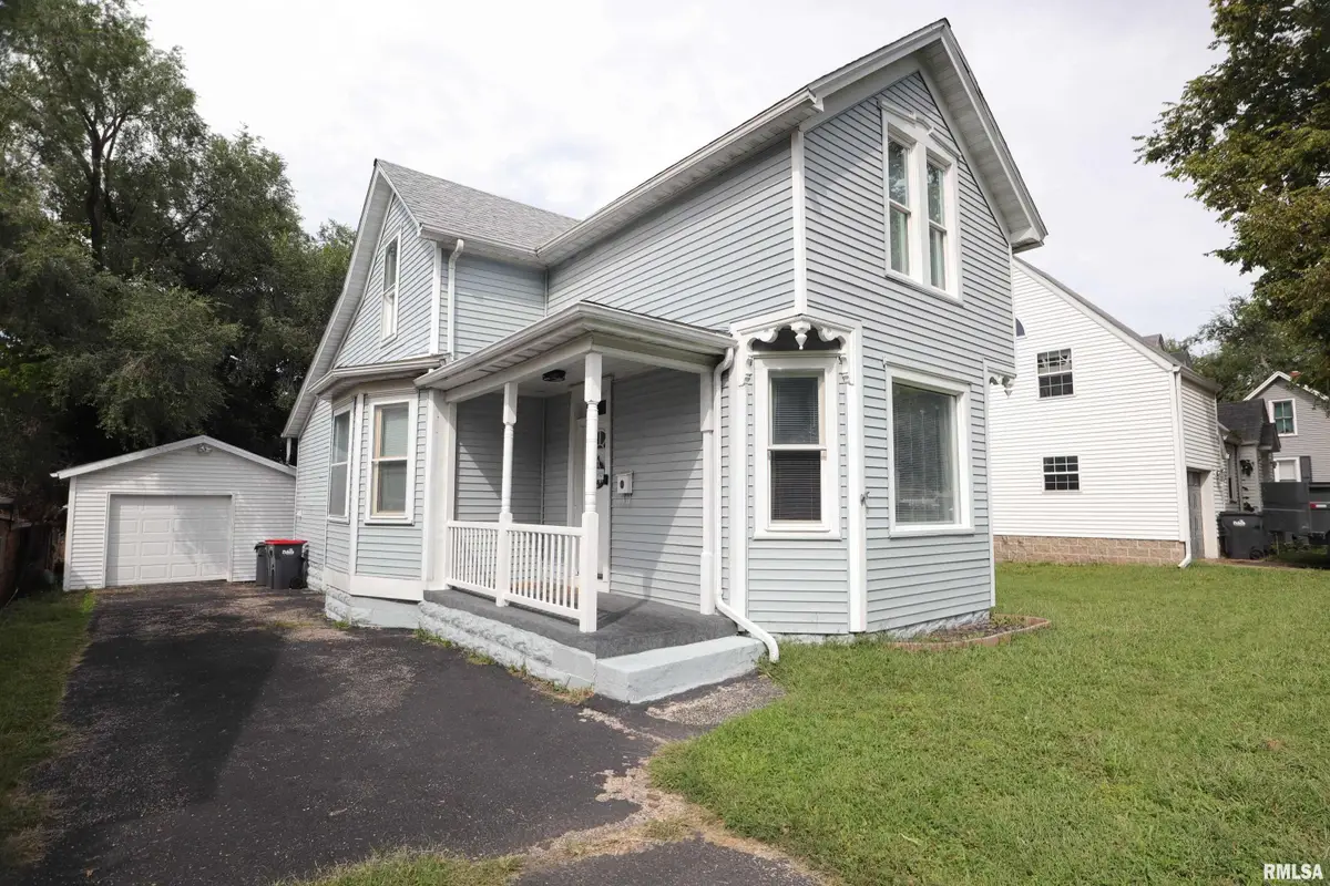 915 Hamilton Street, Pekin, IL 61554 - #1