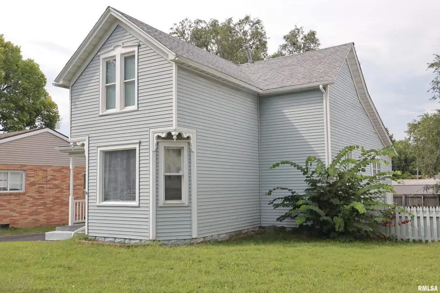 915 Hamilton Street, Pekin, IL 61554 - #2