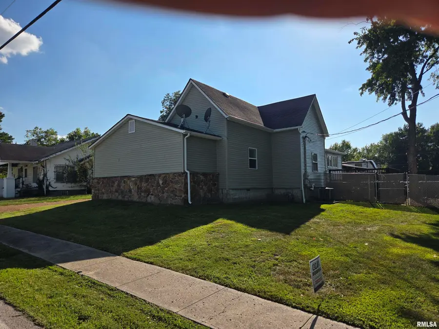 1306 Monroe Avenue, Johnston City, IL 62951 - #2