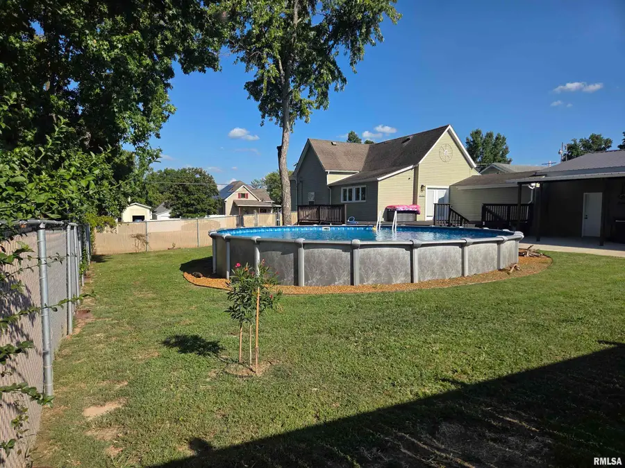 1306 Monroe Avenue, Johnston City, IL 62951 - #3