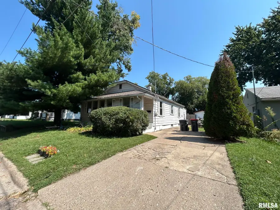 1202 Maple Street, Pekin, IL 61554 - #3