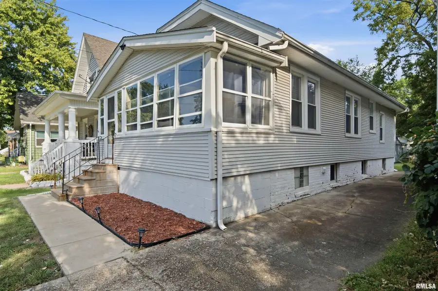 1921 W Clarke Avenue, West Peoria, IL 61604 - #2