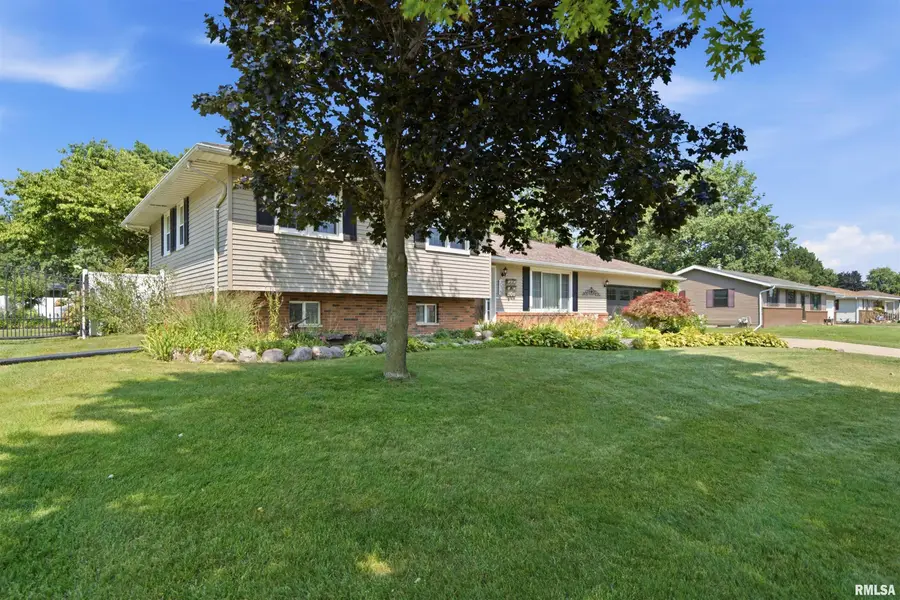 215 Lincoln Road, Canton, IL 61520 - #2