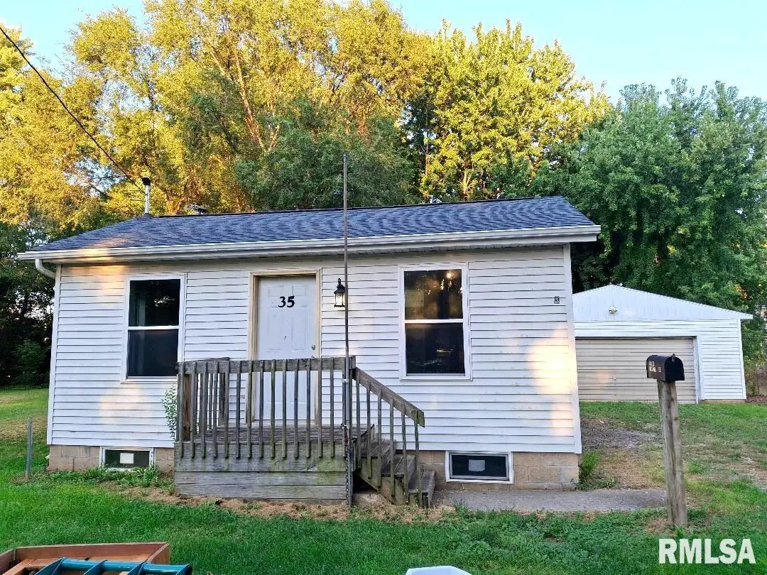 35 N Cedar Street, Farmington, IL 61531 - #1