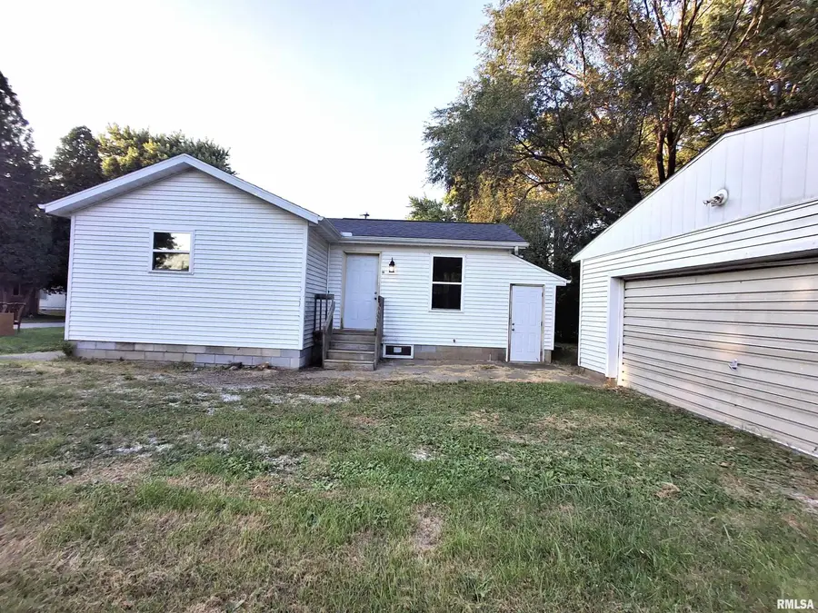 35 N Cedar Street, Farmington, IL 61531 - #3