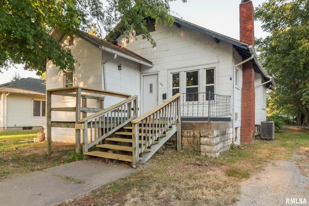 606 Madison Street, Benton, IL 62812 - #1