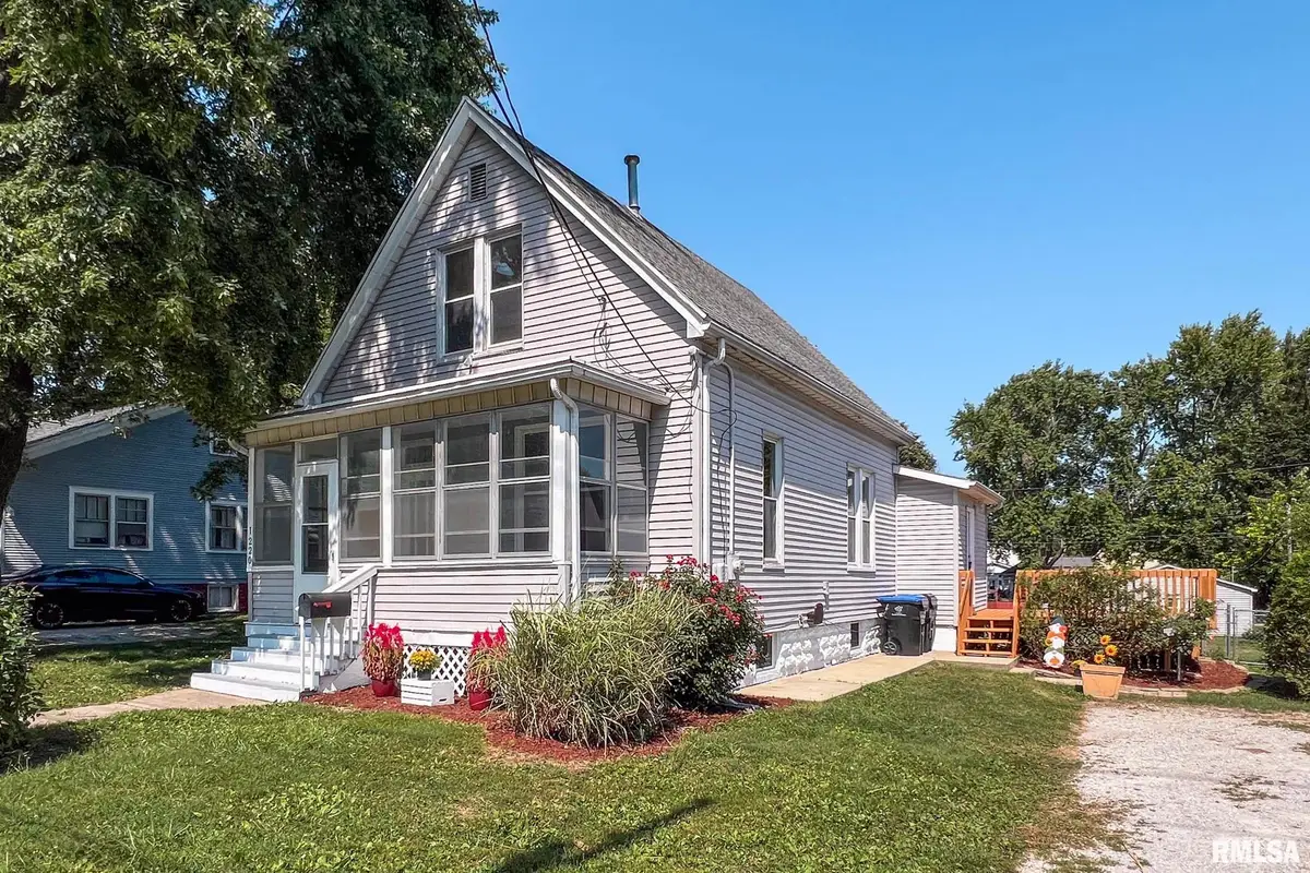 1220 E Oakland Avenue, Bloomington, IL 61701 - #1
