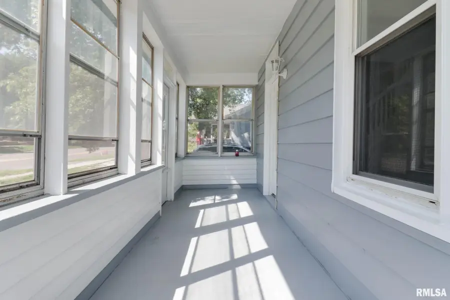 1220 E Oakland Avenue, Bloomington, IL 61701 - #3
