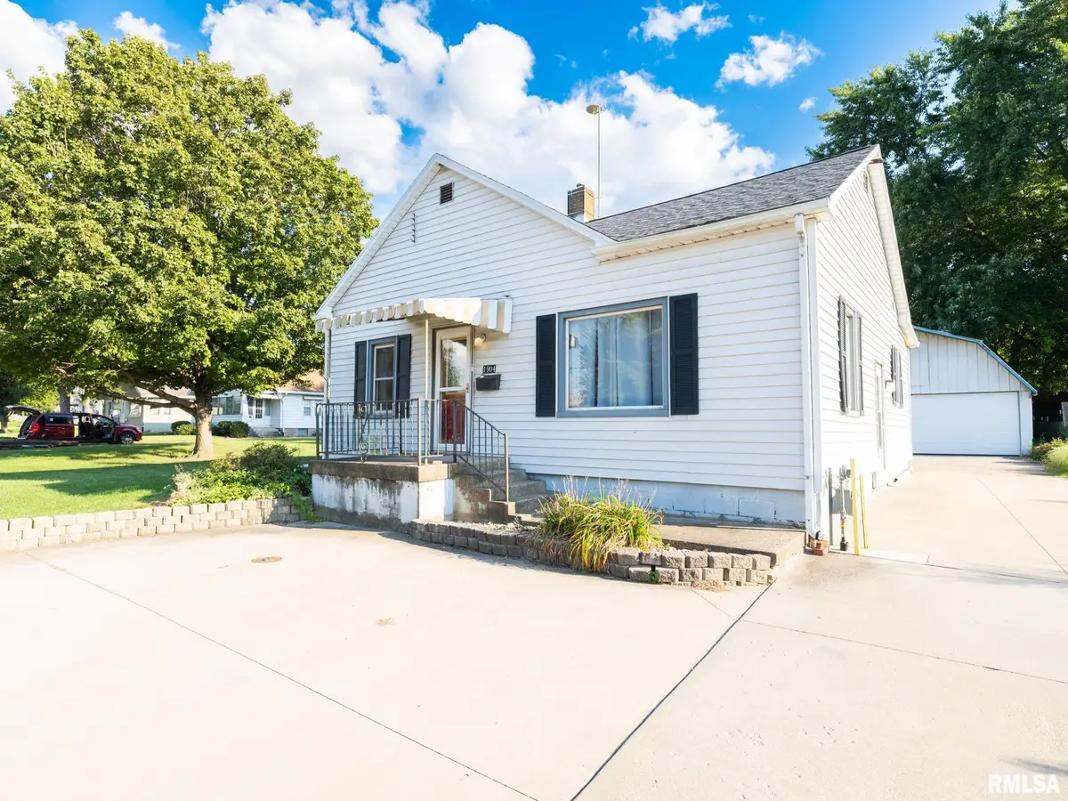 1904 Court Street, Pekin, IL 61554 - #1