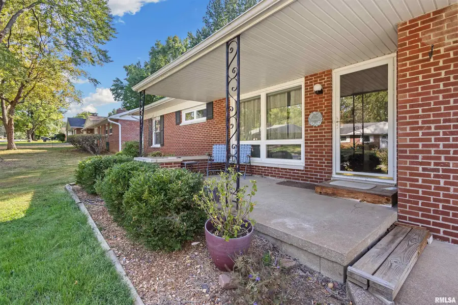 806 S Skyline Drive, Carbondale, IL 62901 - #2