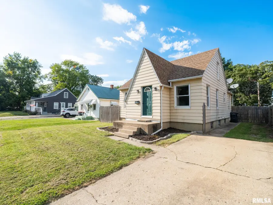 1415 Lake Street, Pekin, IL 61554 - #2
