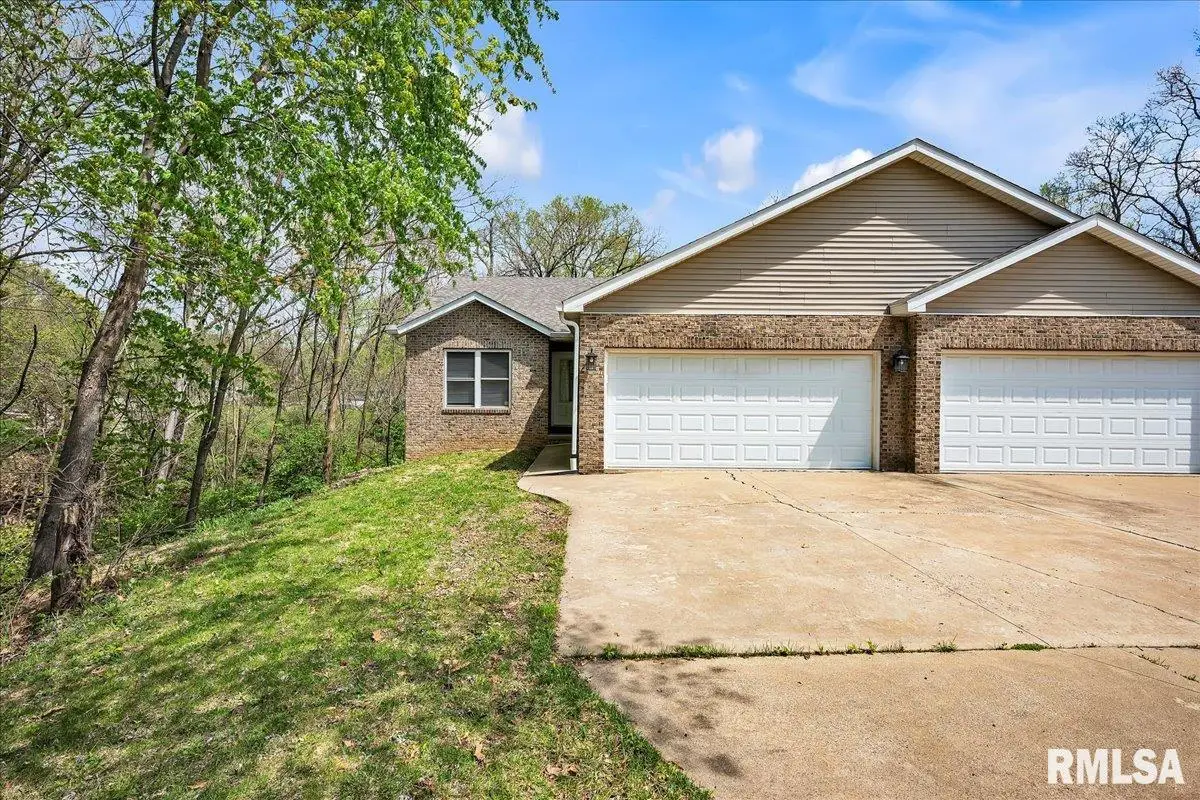 5213 W Vale Court, Peoria, IL 61607 - #1
