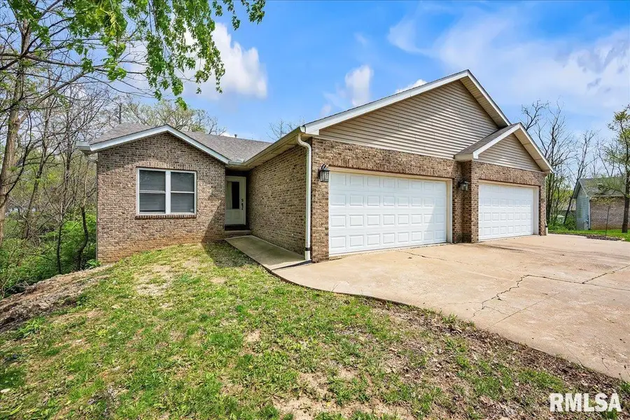 5213 W Vale Court, Peoria, IL 61607 - #2