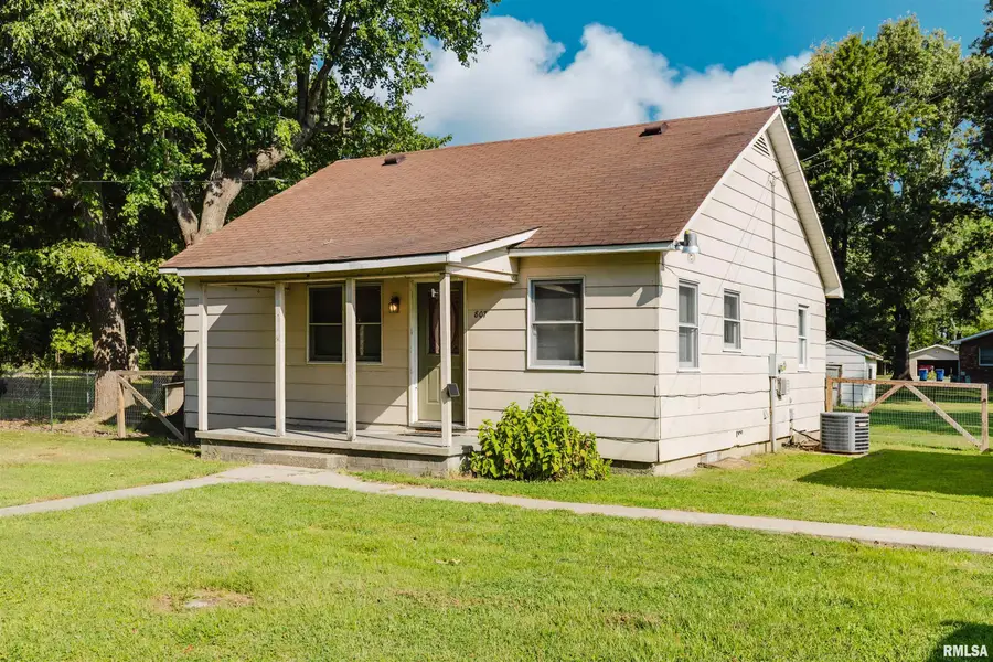 807 W Midway Street, West Frankfort, IL 62896 - #2